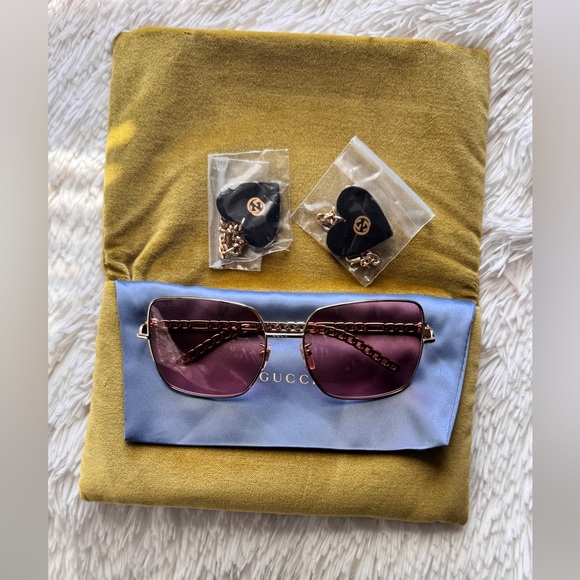 GUCCI GOLD GG0724S 005 with heart shaped Signature... Gold Lens Square 61mm